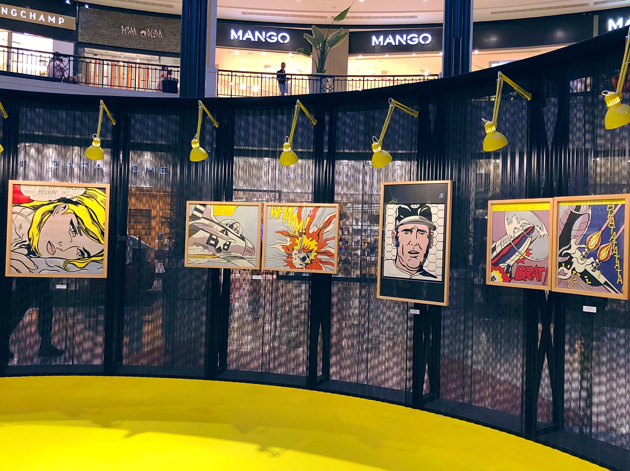 Overview on Roy Lichtenstein posters at Colombo Center Lisbon