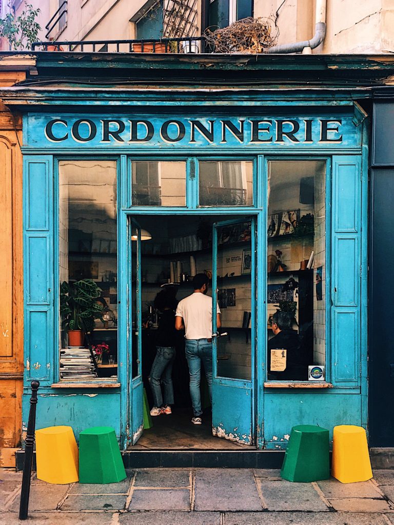 Boot Café Paris Outside Boot Café Paris