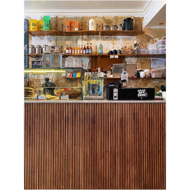 Paris.lifestyle// Press pause! ⏸
@cafeloustic 

For more funky Parisian coffeeshop ideas check out the LINK IN BIO! 

#cafeloustic #mylittleparis #pariscoffeeshop #pariscoffee #smallmomentsofcalm #coffeeshopvibes #butfirstcoffee☕️ #coffeeculture #iloveparis #parislifestyle #coffeecorner #caffeinecouture #cotd #parisienne #baristadaily #bonneadresseparis #livelittlethings #dailycortado #bistronomie #discoverparis #polishgirl #allthingscoffee #parisjetaime #secretsdeparis #coffeefliicks #coffeeinterior #adayinparis