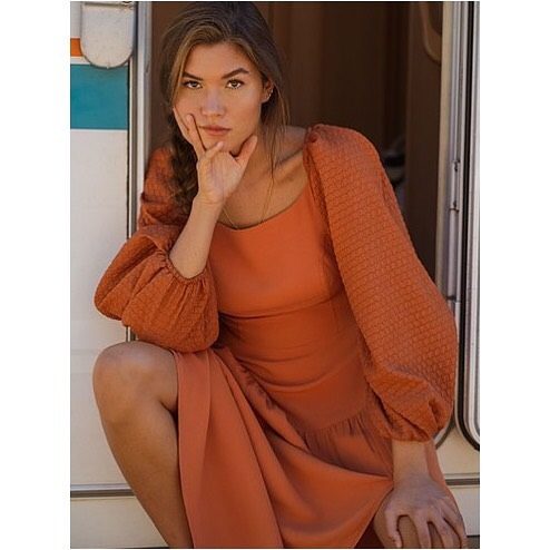 Lisbon.fashion// Isn’t it so @siennainspo and yet so fresh and new? 
As always, it’s detail-oriented with a characteristic feminine aesthetic, statement puffs and perfect for both - a park meet and an evening stroll!
And my favourite part? That subtly revealed back!👌🏼

📷 @siennainspo.com 

#capsulecollection #madeinlisbon #statementpiece #capsulecloset #madeinportugal #portuguesefashion #puffsleeves #puffdress #lisbonfashionweek #visualàporter #mylisbon #polishgirl #slowfashion #supportlocalbrand #buylocal #pretaporterfemme #independentfashion #emergingdesigner #portuguesegirl #lisbonworld #mindfulfashion #aestheticallypleasing #seekinspirecreate #ethicalclothing #supportsmallbusiness #madeineurope